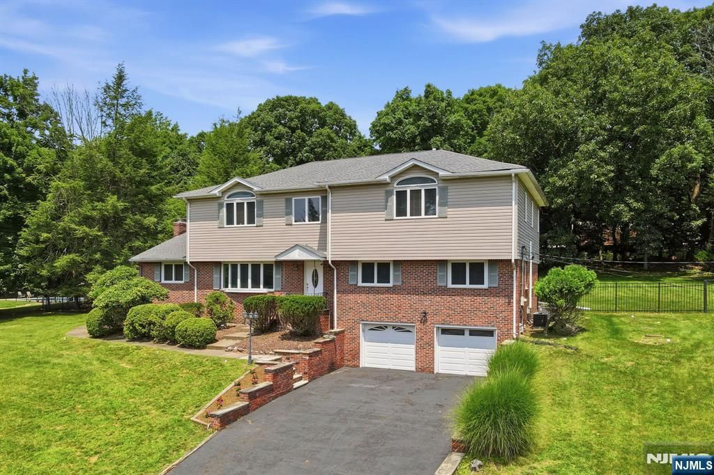 39 Fox Hill Road, Upper Saddle River, NJ 07458