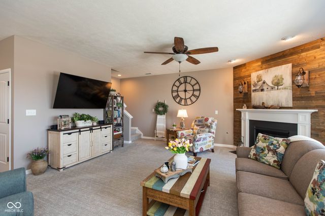 4220 Backstretch Lane, Bargersville, IN 46106