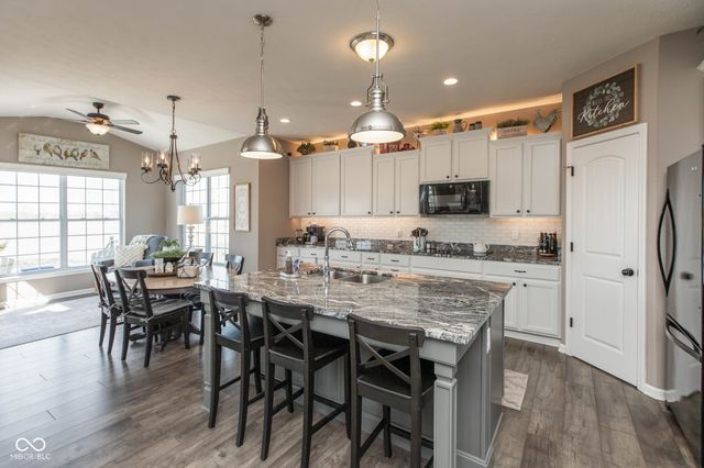 4220 Backstretch Lane, Bargersville, IN 46106