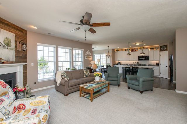 4220 Backstretch Lane, Bargersville, IN 46106