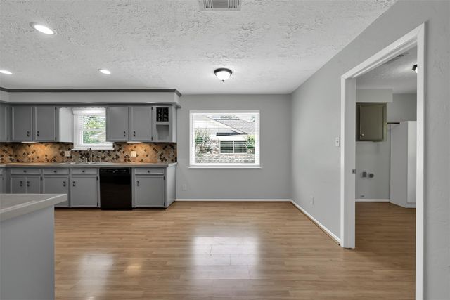 27121 Wells Lane, Oak Ridge North, TX 77385