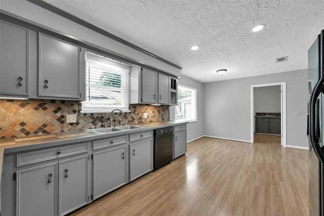 27121 Wells Lane, Oak Ridge North, TX 77385