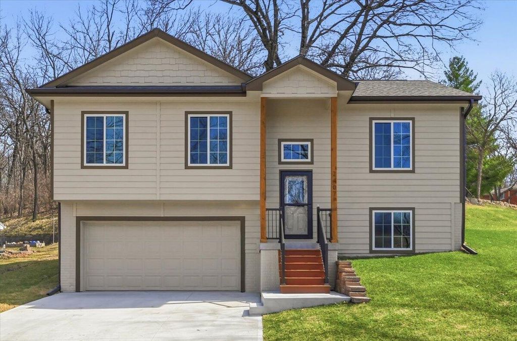 2407 N BROADWAY Street, Council Bluffs, IA 51503