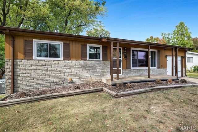 6803 Cherryvale Drive, St Louis, MO 63042