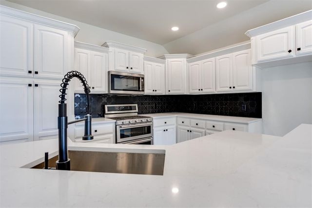 2505 Sutton Court, Shawnee, OK 74804