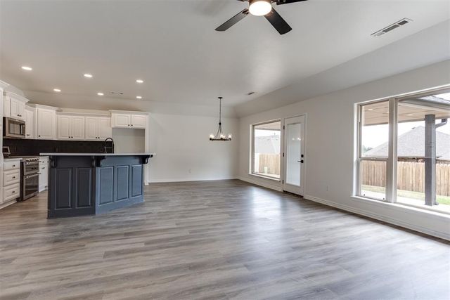 2505 Sutton Court, Shawnee, OK 74804