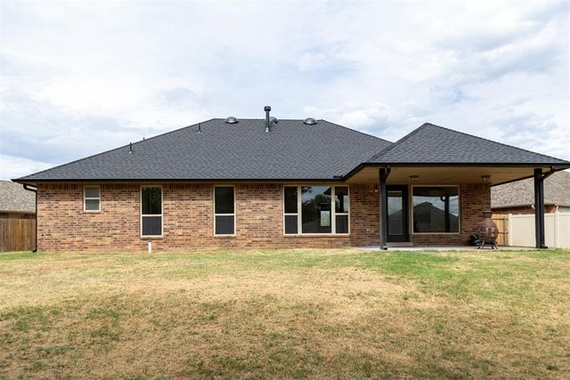 2505 Sutton Court, Shawnee, OK 74804
