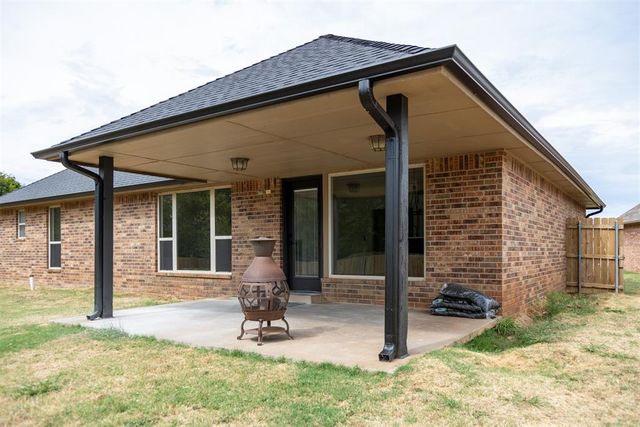 2505 Sutton Court, Shawnee, OK 74804