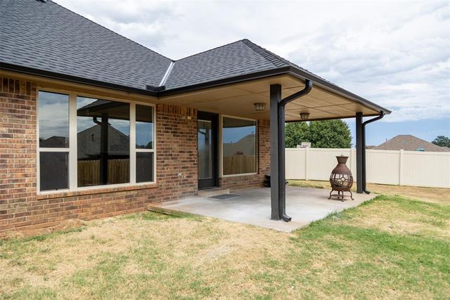 2505 Sutton Court, Shawnee, OK 74804