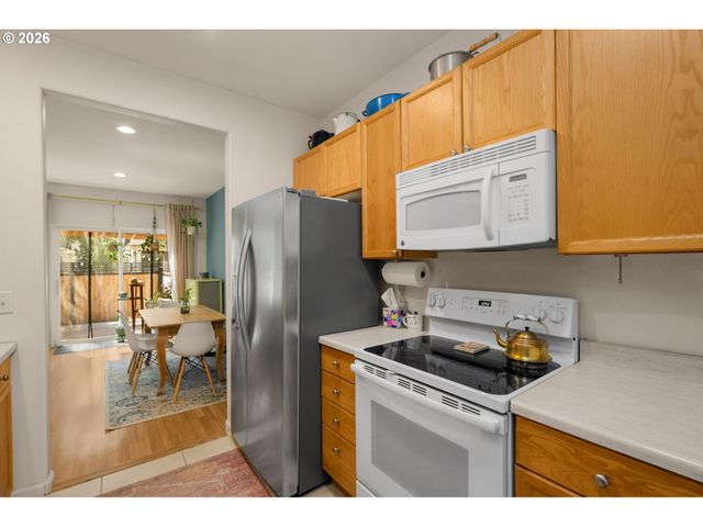 4220 Ne SIMPSON Ct, Portland, OR 97218