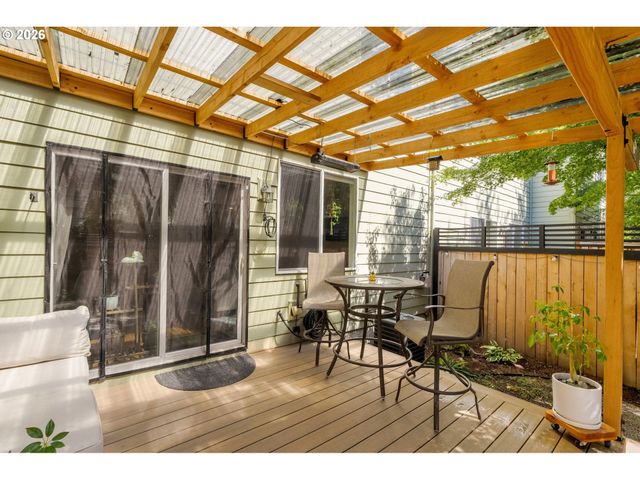 4220 Ne SIMPSON Ct, Portland, OR 97218