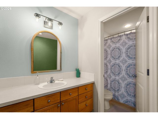 4220 Ne SIMPSON Ct, Portland, OR 97218