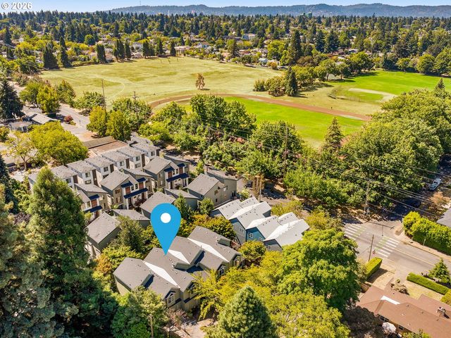 4220 Ne SIMPSON Ct, Portland, OR 97218