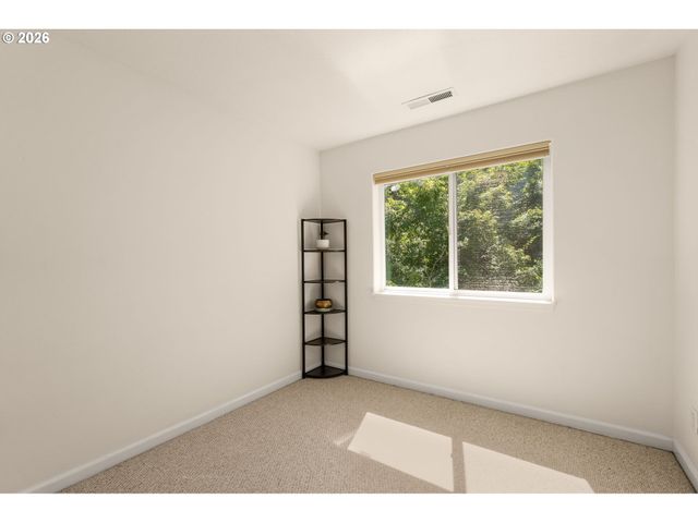 4220 Ne SIMPSON Ct, Portland, OR 97218