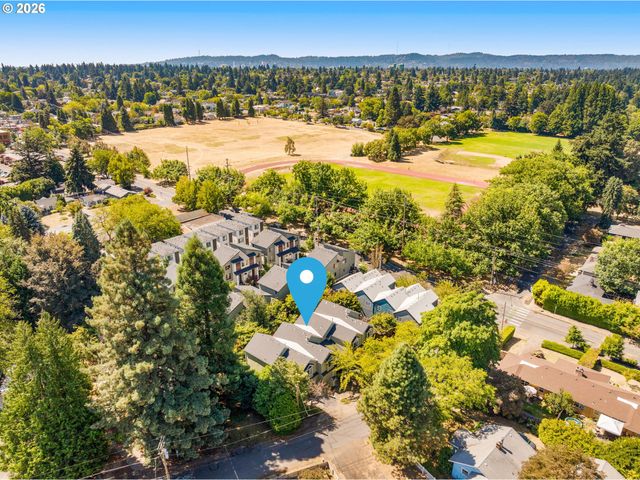 4220 Ne SIMPSON Ct, Portland, OR 97218
