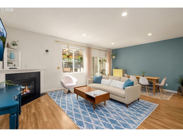 4220 Ne SIMPSON Ct, Portland, OR 97218
