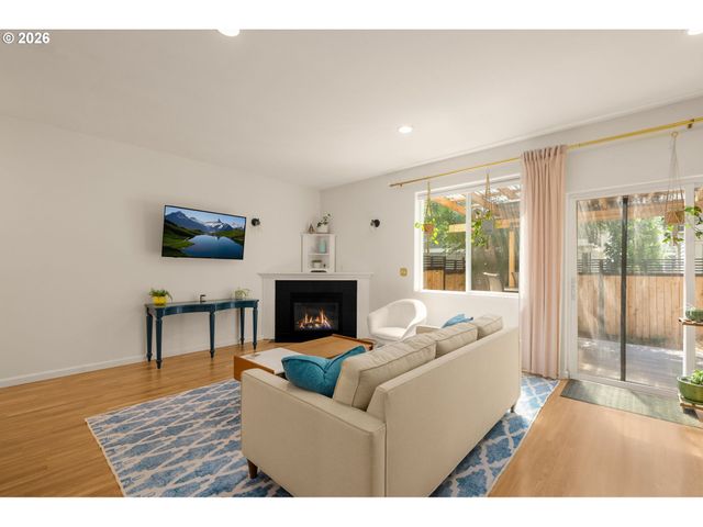 4220 Ne SIMPSON Ct, Portland, OR 97218
