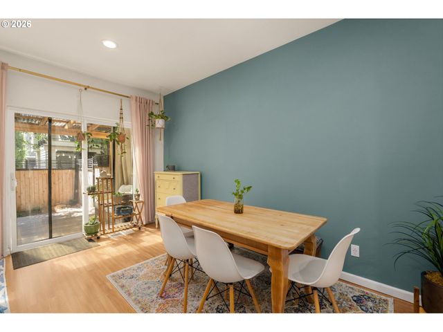 4220 Ne SIMPSON Ct, Portland, OR 97218