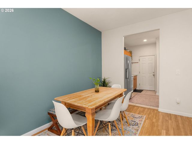 4220 Ne SIMPSON Ct, Portland, OR 97218