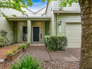 4220 Ne SIMPSON Ct, Portland, OR 97218