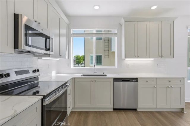 9427 N Sepulveda Blvd. 5, North Hills, CA 91343
