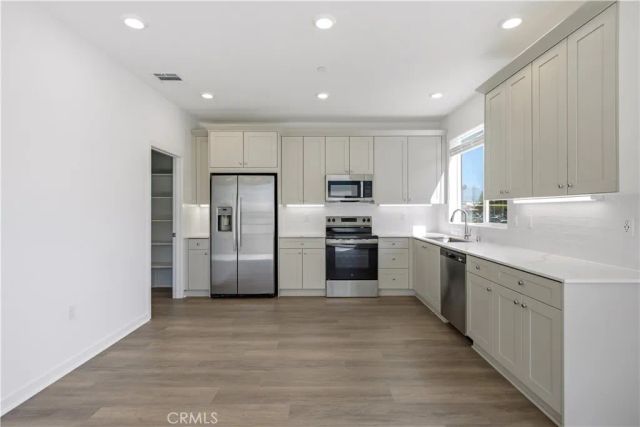 9427 N Sepulveda Blvd. 5, North Hills, CA 91343