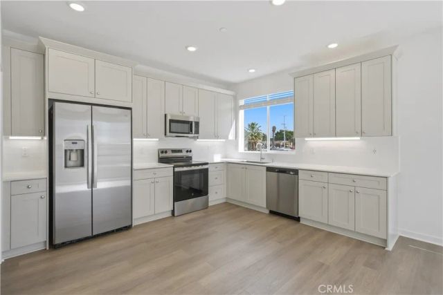 9427 N Sepulveda Blvd. 5, North Hills, CA 91343