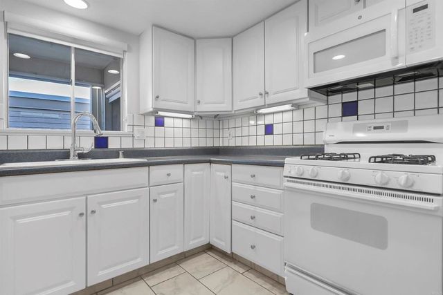 415 E Avenida Granada, Palm Springs, CA 92264