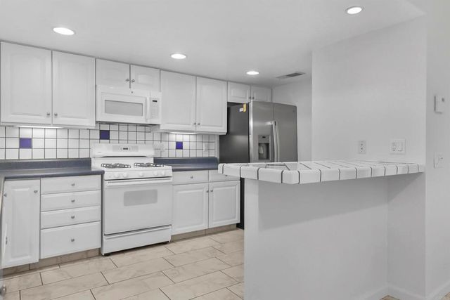 415 E Avenida Granada, Palm Springs, CA 92264