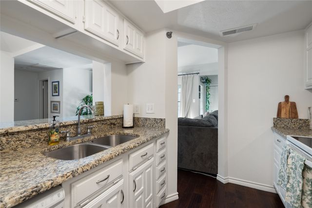 3105 San Jacinto Street 208, Dallas, TX 75204