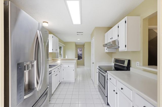 800 Wyndham Place, Arlington, TX 76017