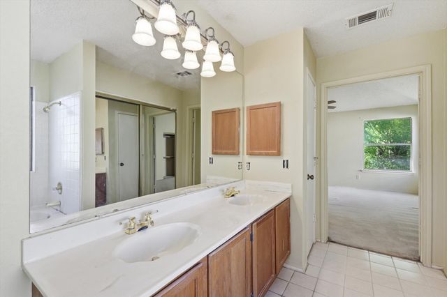 800 Wyndham Place, Arlington, TX 76017