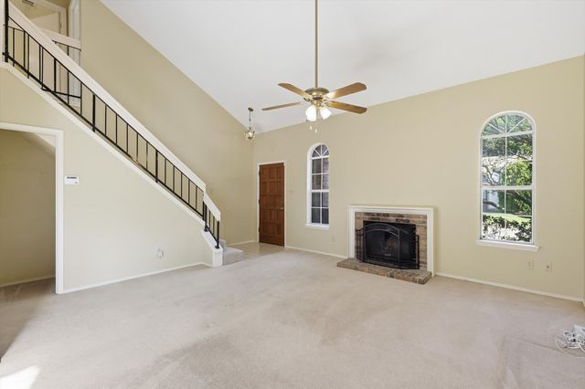 800 Wyndham Place, Arlington, TX 76017