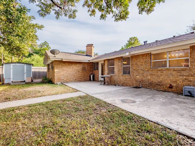 2402 14th Street, Brownwood, TX 76801