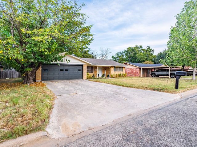 2402 14th Street, Brownwood, TX 76801