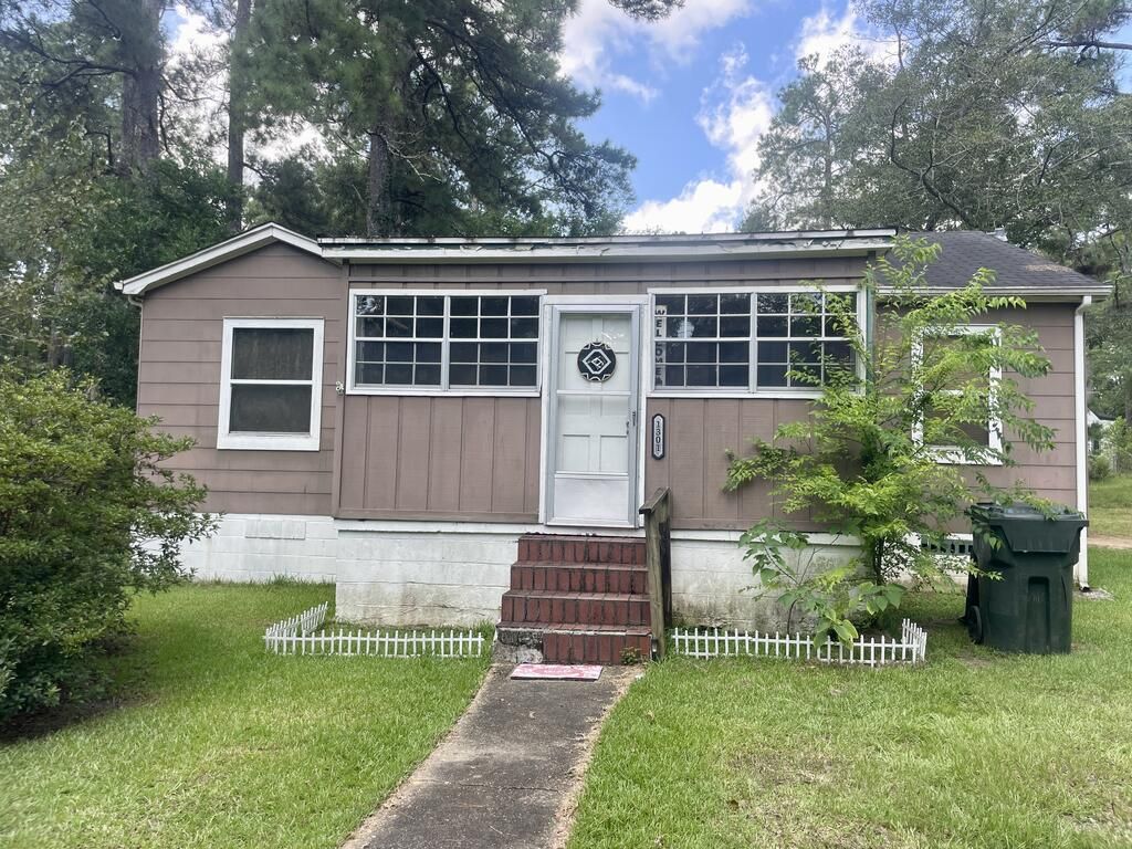 1301 Greenwood, Dothan, AL 36303