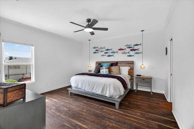 604 Warsaw Street, Bayou Vista, TX 77563