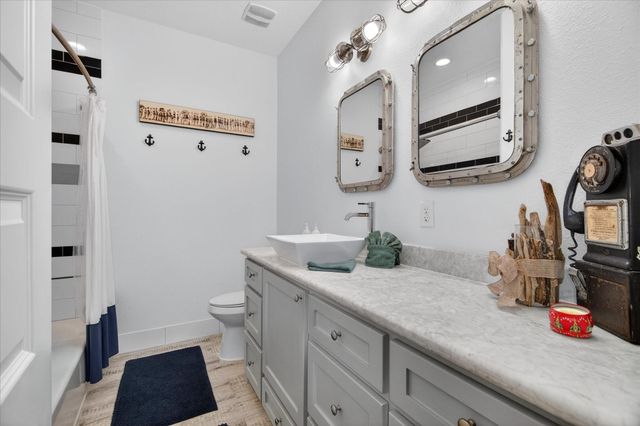 604 Warsaw Street, Bayou Vista, TX 77563