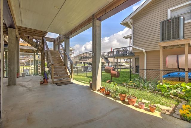 604 Warsaw Street, Bayou Vista, TX 77563