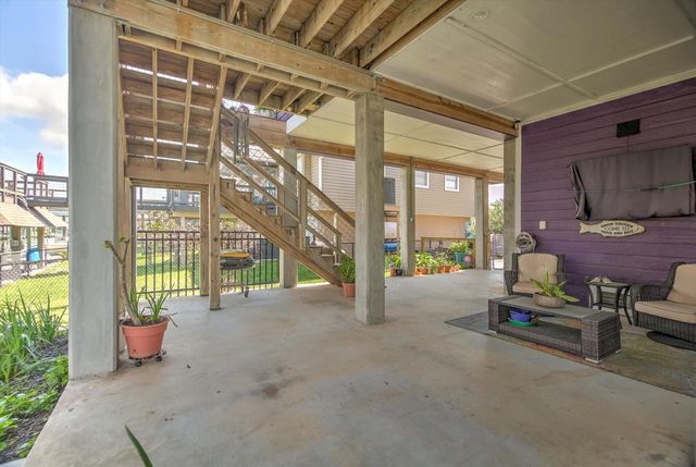 604 Warsaw Street, Bayou Vista, TX 77563
