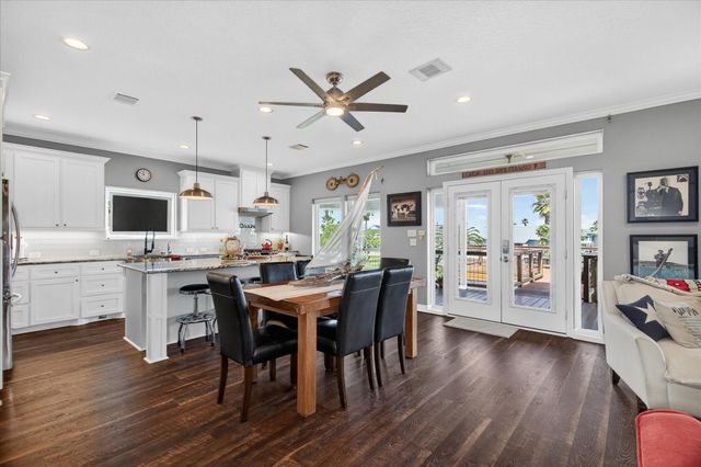 604 Warsaw Street, Bayou Vista, TX 77563