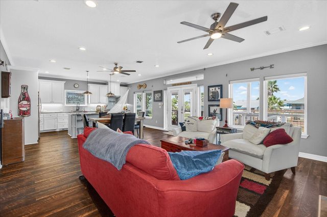 604 Warsaw Street, Bayou Vista, TX 77563