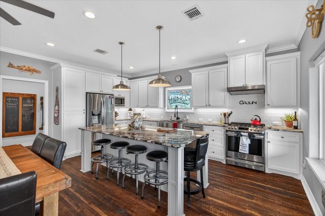 604 Warsaw Street, Bayou Vista, TX 77563