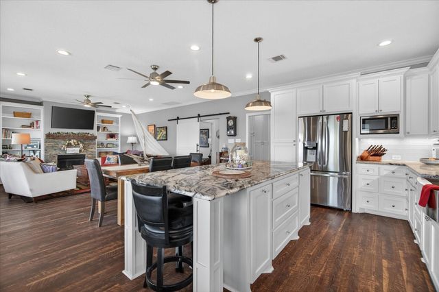 604 Warsaw Street, Bayou Vista, TX 77563