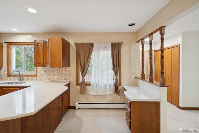 21473 Lundy Drive, Farmington Hills, MI 48336