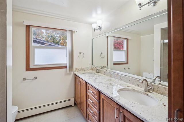 21473 Lundy Drive, Farmington Hills, MI 48336