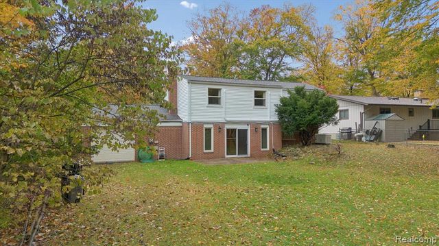 21473 Lundy Drive, Farmington Hills, MI 48336