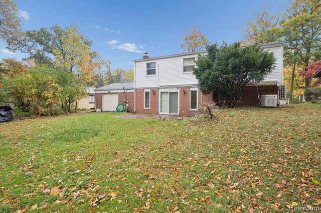 21473 Lundy Drive, Farmington Hills, MI 48336