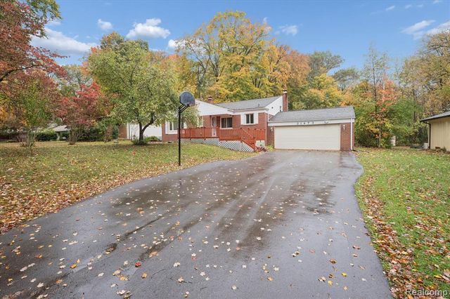 21473 Lundy Drive, Farmington Hills, MI 48336