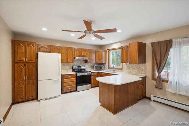 21473 Lundy Drive, Farmington Hills, MI 48336